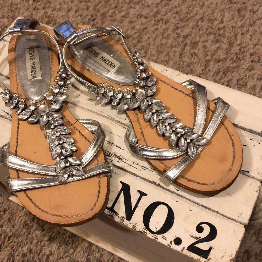 Steve Madden Silver Sparkly Sandals!!